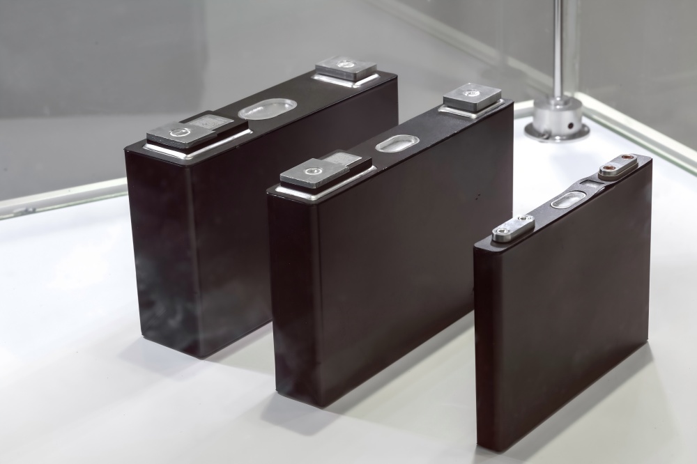 Black metal prismatic batteries