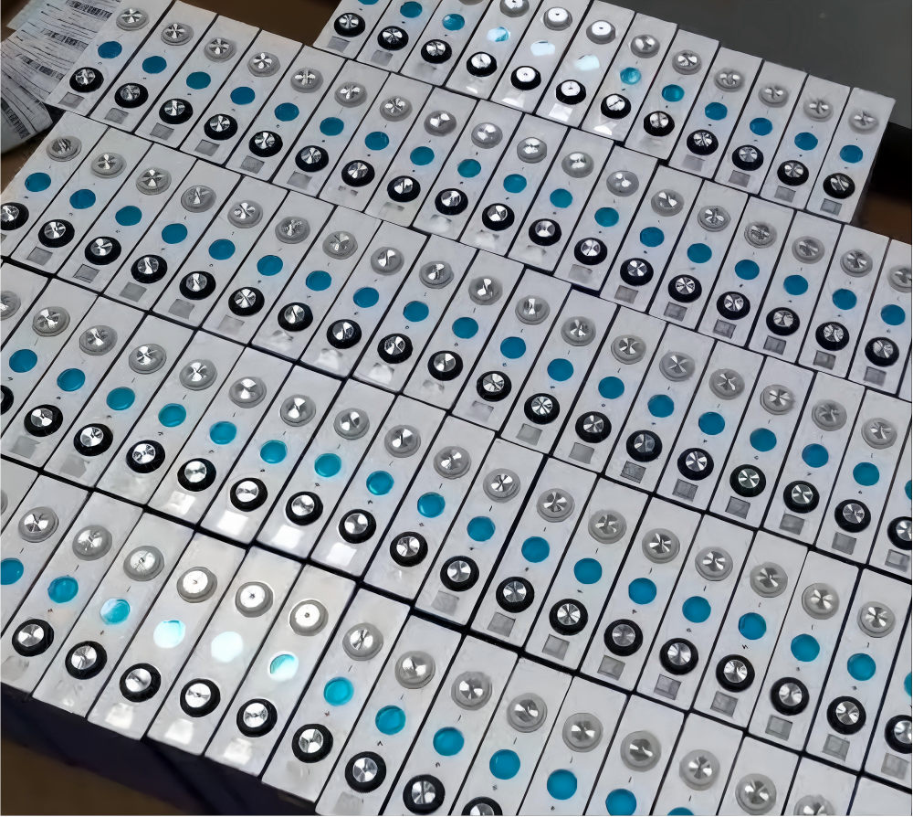 worker checking EVE LF105 cell surface for defects