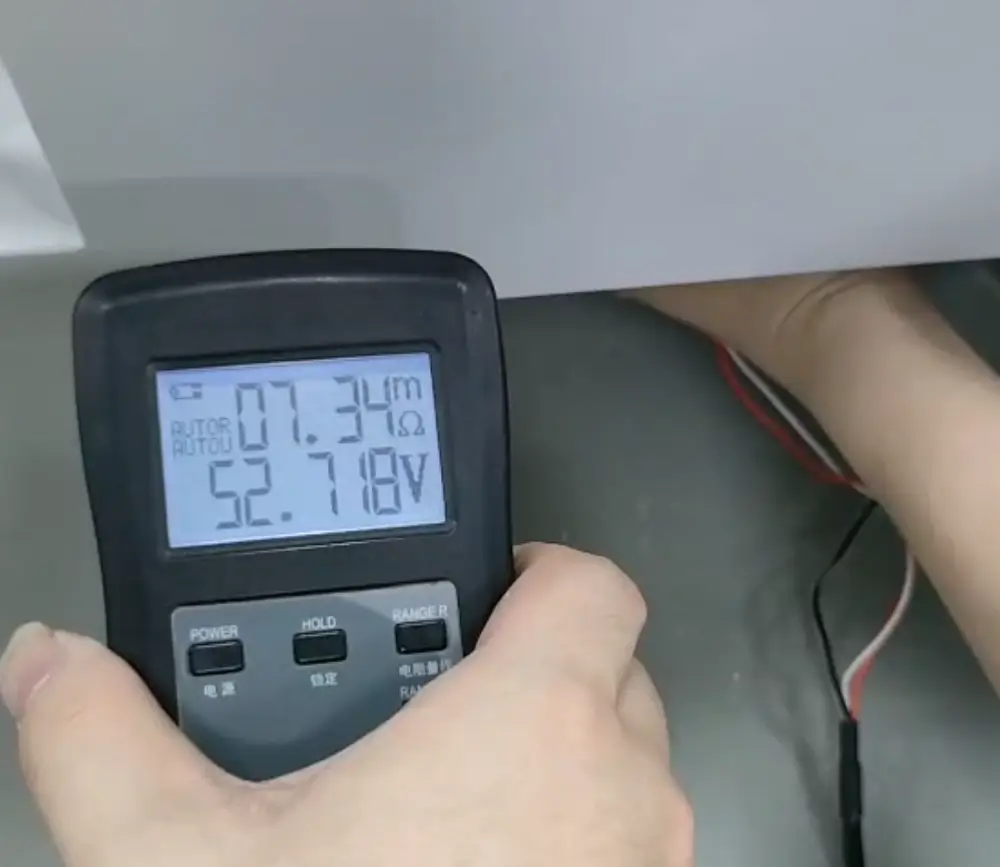 Battery Pack Voltage and Internal Resistance Test